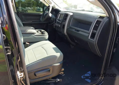 2019 Ram 1500 Classic Express 4X2 5'7 Box z USA, uszkodzony, nr VIN 1C6RR6KT0KS538879